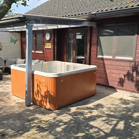 Balistyle Incl Jacuzzi Near Amsterdam And Schiphol Vijfhuizen